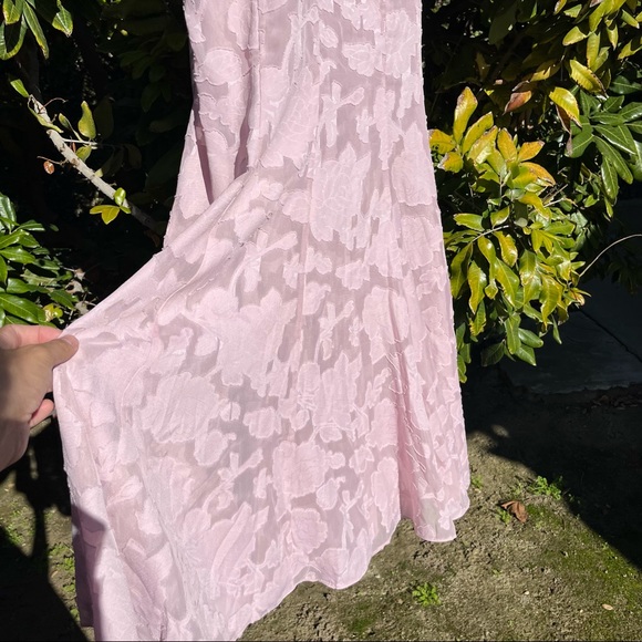 Fame and Partners pink floral textured sleeveless maxi dress - Picture 2 of 5
